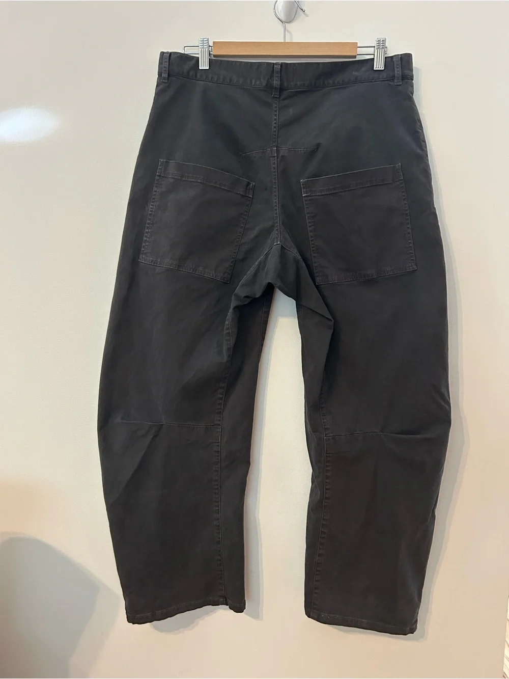 Nili Lotan Carbon Shon Barrel Leg Pant | Size 8 | Issue 2609988 | - Picture 2 of 6